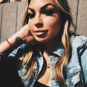 Meet your Posher, Cassandra